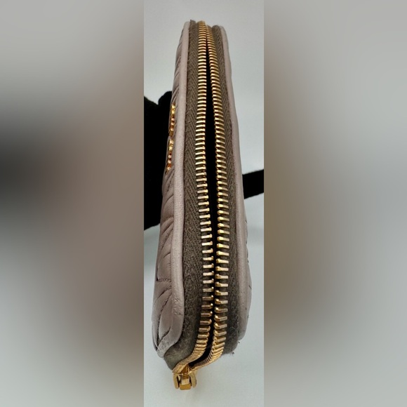 Miu Miu Taupe Quilted Leather Wallet | Professional Refurbished - Picture 7 of 12